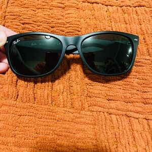Ray-Ban New Wayfarer Classic 2132 Black Sunglasses